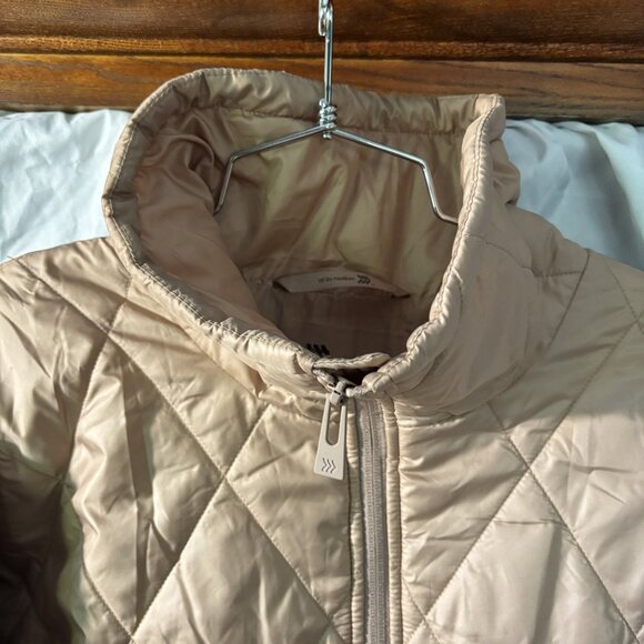 NWT, Beautiful Women's Lightweight Packable Jacket. Size Medium - Picture 2 of 7
